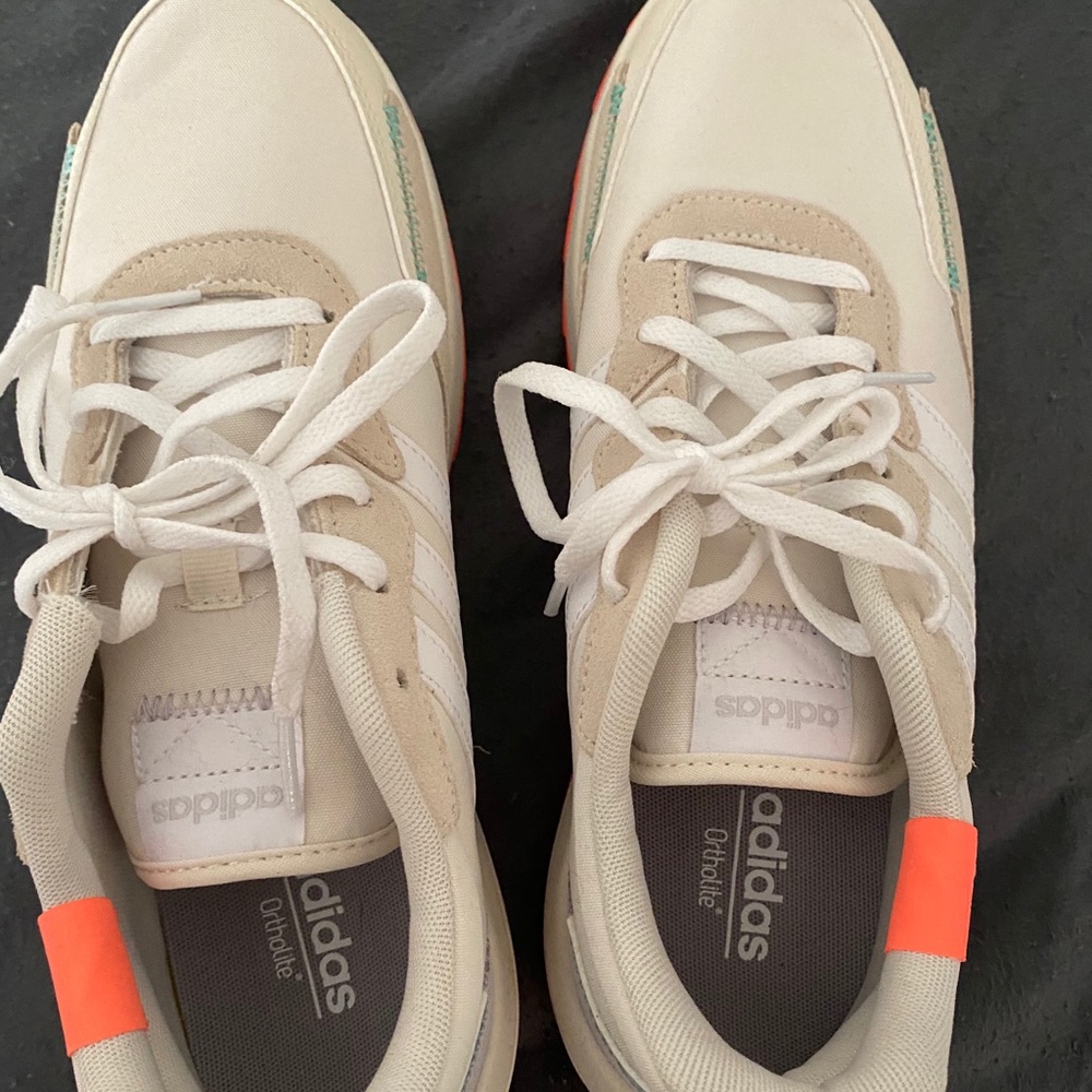 Adidas Sneakers